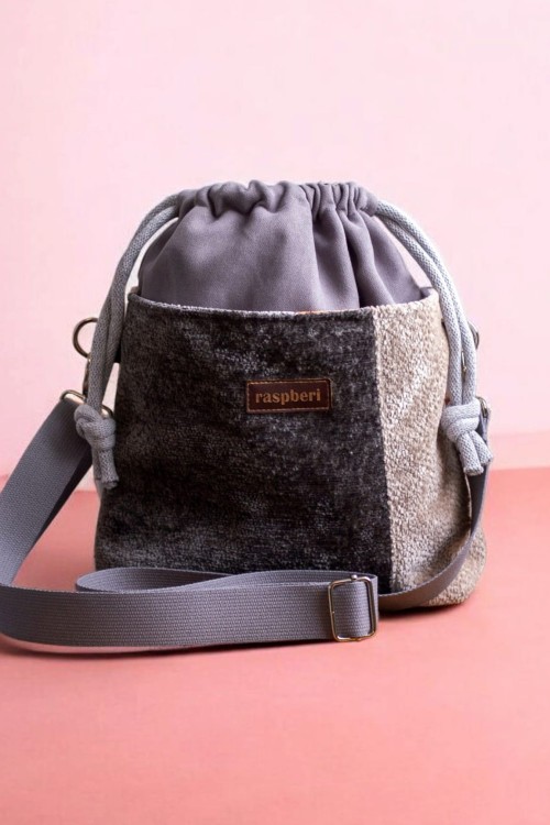 Szara listonoszka z kominem