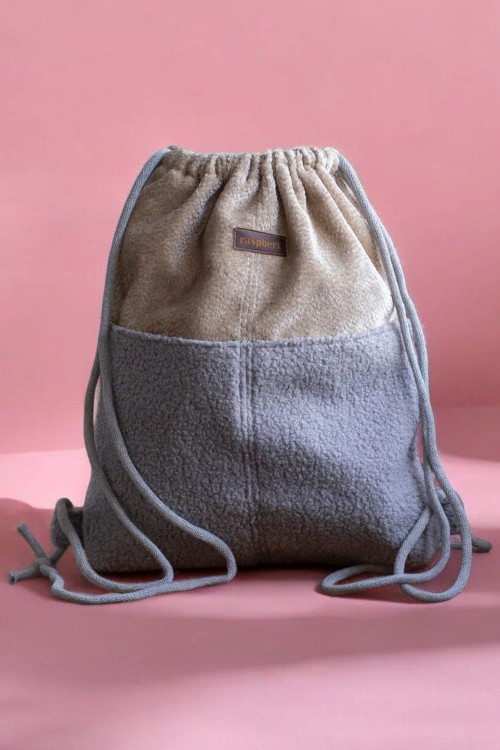 Jasny workoplecak z kieszeniami baranek