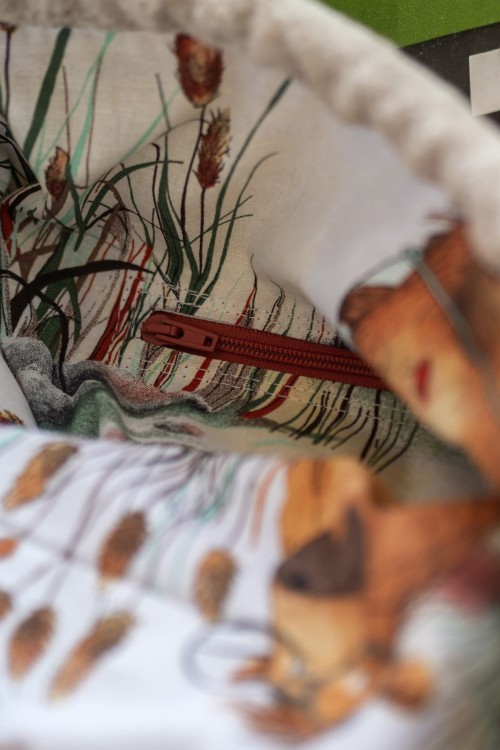 Jasny workoplecak z kieszeniami baranek