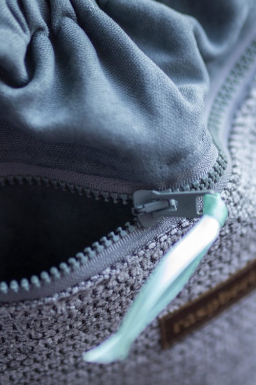 Szary plecak z przednią kieszenią plecionka