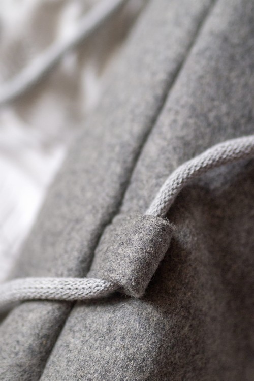 Szary flauszowy pokrowiec na matę do jogi