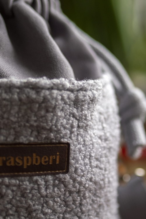 Szara listonoszka z kominem baranek