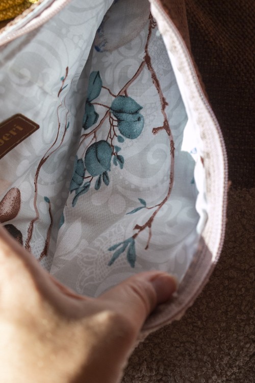 Pudroworóżowa składana kopertówka