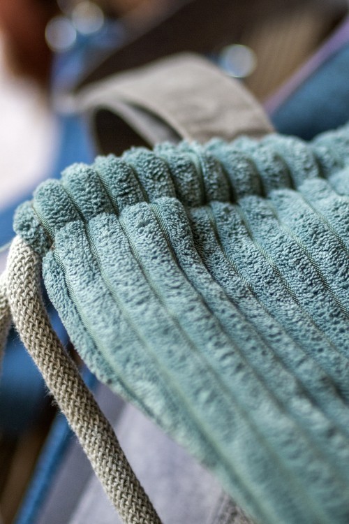 Niebieska torba plecak 2w1 z grubego sztruksu