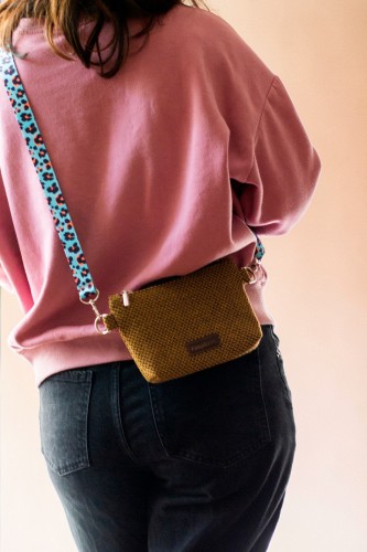 Miodowa mini kopertówka z plecionki