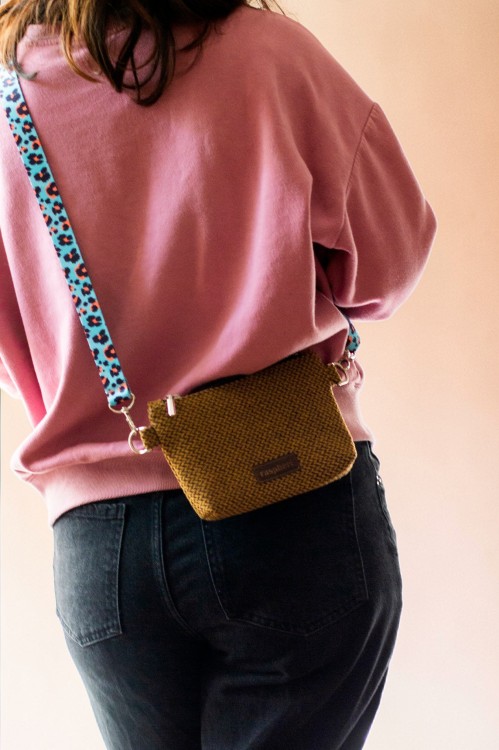 Miodowa mini kopertówka z plecionki