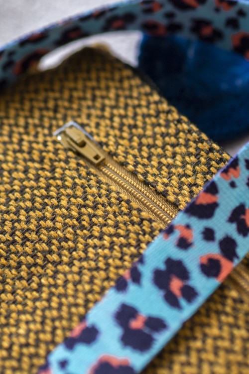 Miodowa mini kopertówka z plecionki