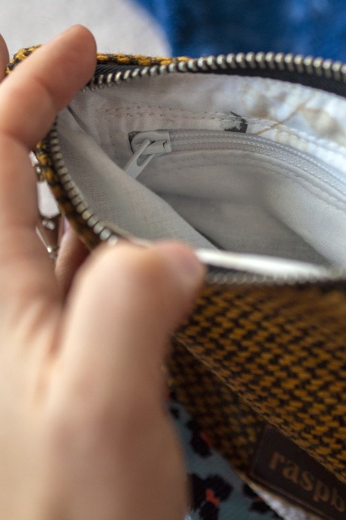 Miodowa mini kopertówka z plecionki