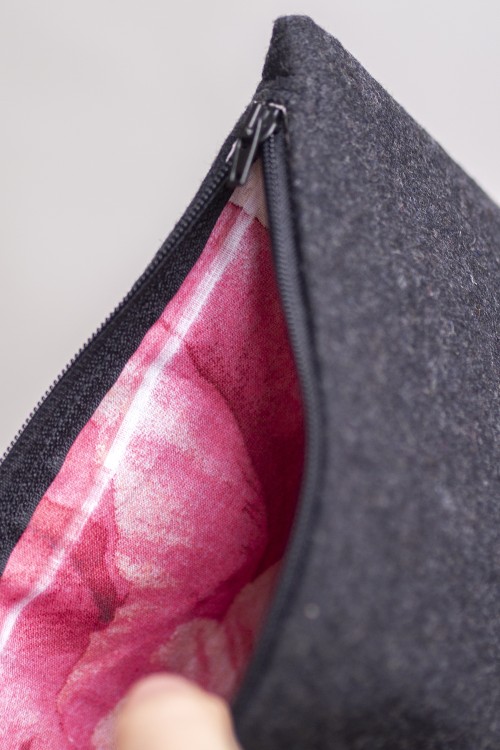 Kosmetyczka MAXI z grafitowego flauszu