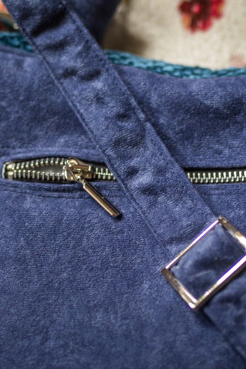 Granatowa listonoszka z klapą