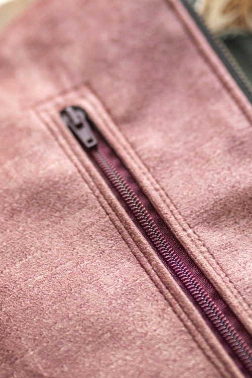 Różowa kopertówka na pasku w kwiaty