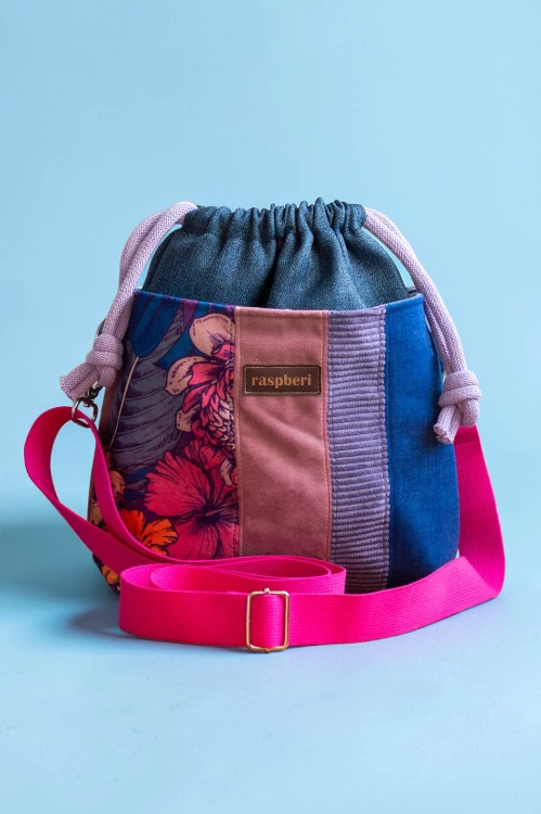 Granatowa listonoszka z kominem w kwiaty patchwork