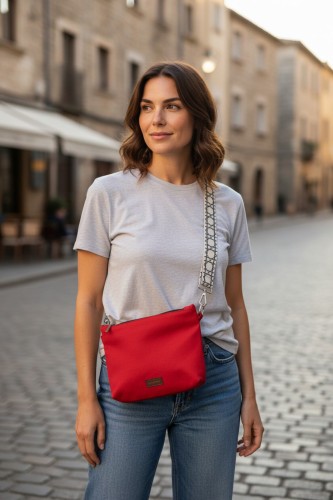 Czerwona kopertówka z weluru