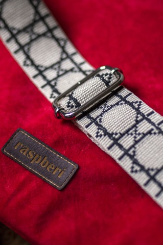 Czerwona kopertówka z weluru