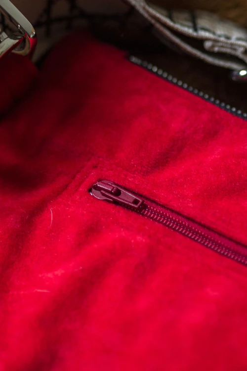 Czerwona kopertówka z weluru