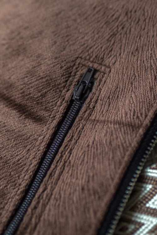 Brązowa kopertówka z weluru