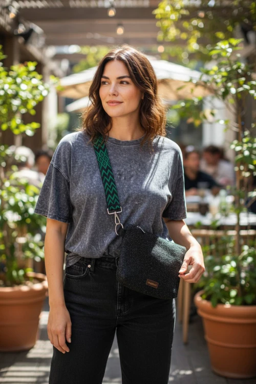 Grafitowa pleciona kopertówka