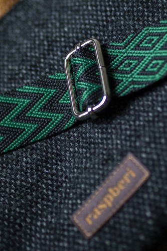 Grafitowa pleciona kopertówka