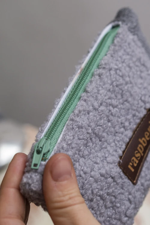 Szara kosmetyczka MINI baranek