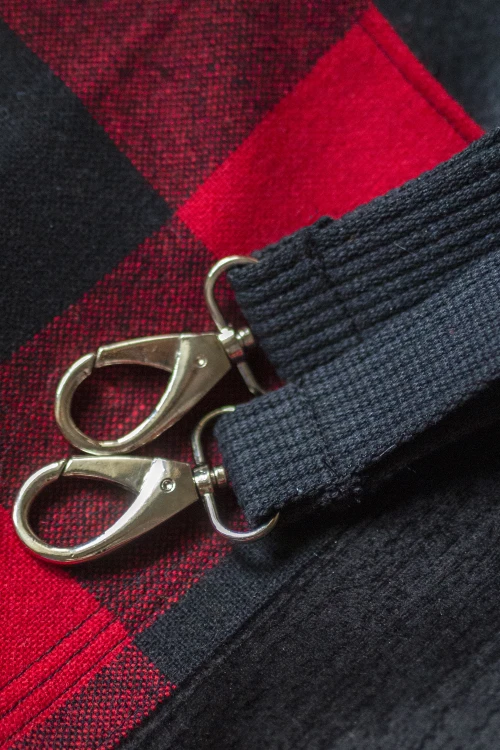 Czarno-czerwona torba z kominem do wózka w kratę