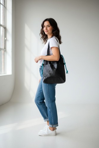 Czarna torba z kominem do wózka z ekoskóry krokodyl