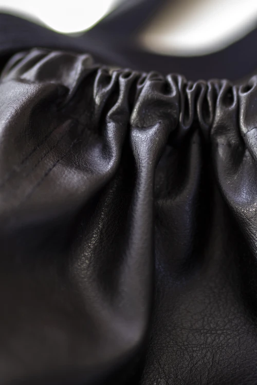 Czarna torba z kominem do wózka z ekoskóry krokodyl