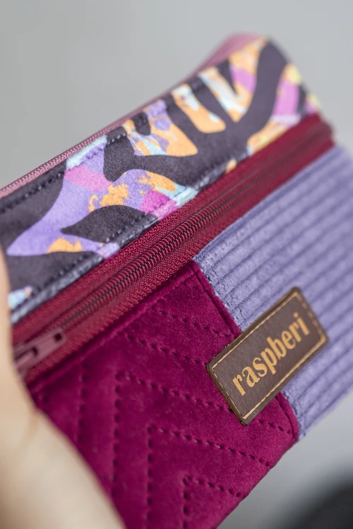 Bordowo-fioletowy portfel kolorowa panterka