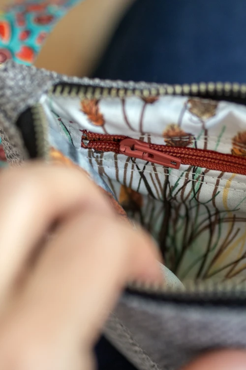 Szara kopertówka mini nerka saszetka