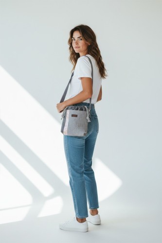 Szara listonoszka z kominem