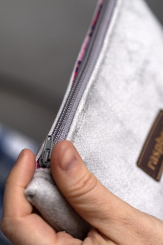 Kosmetyczka MIDI z szarego weluru