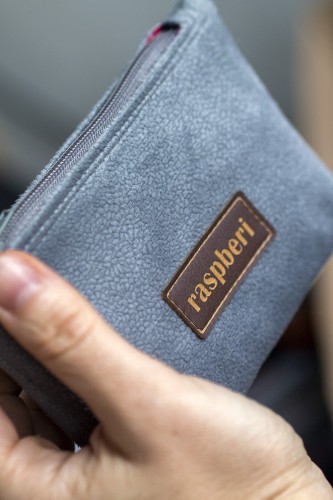 Szare etui na klucze z weluru