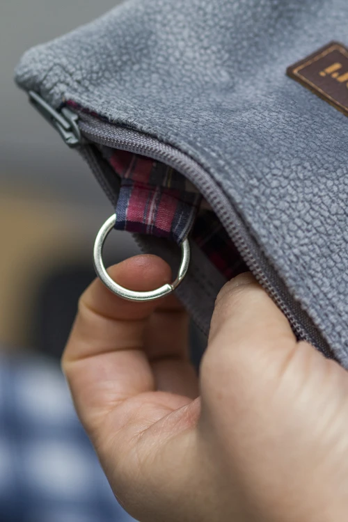 Szare etui na klucze z weluru