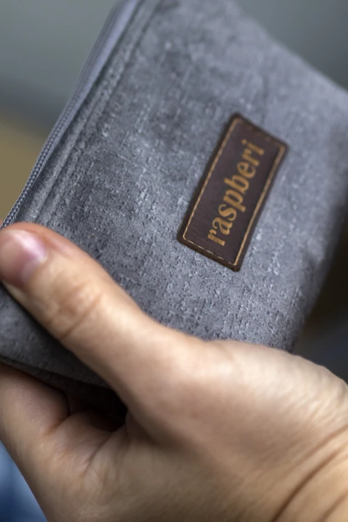 Mała szara kosmetyczka z weluru