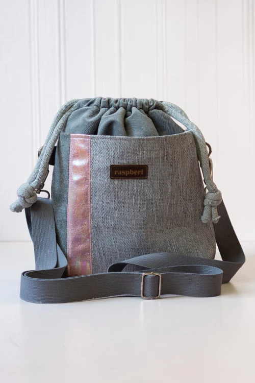 Szara listonoszka z kominem