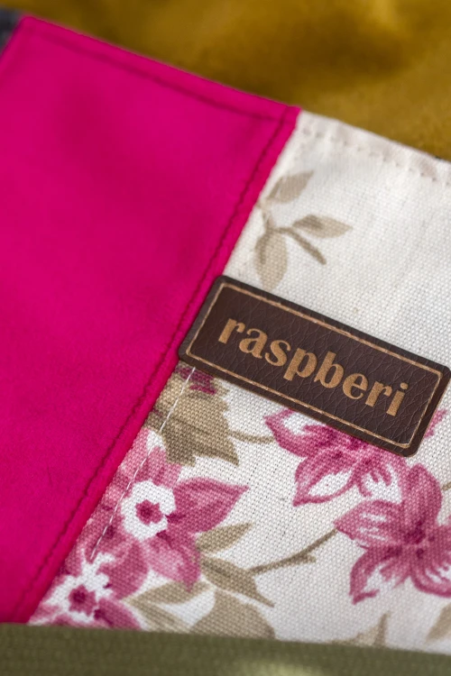 Patchworkowa miodowa listonoszka z kominem w kwiaty