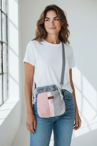 Szaro-różowa listonoszka z kominem