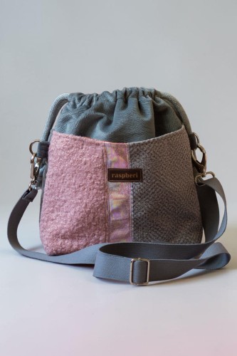 Szaro-różowa listonoszka z kominem