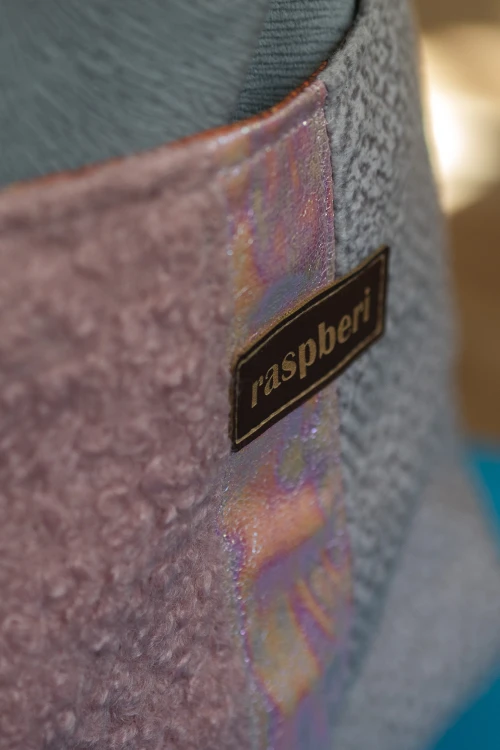 Szaro-różowa listonoszka z kominem