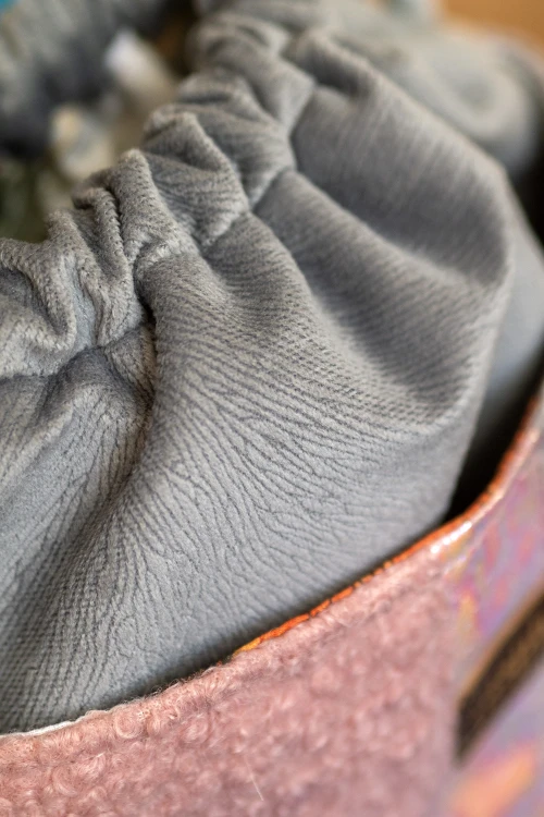 Szaro-różowa listonoszka z kominem