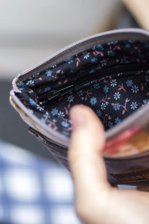 Welurowy śliwkowy portfelik