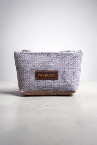 Jasnoszare etui na klucze jodełka