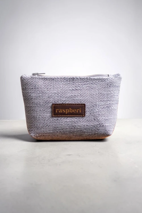 Jasnoszare etui na klucze jodełka