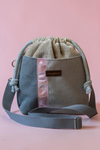 Jasna listonoszka z kominem baranek