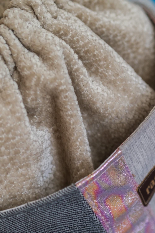 Jasna listonoszka z kominem baranek