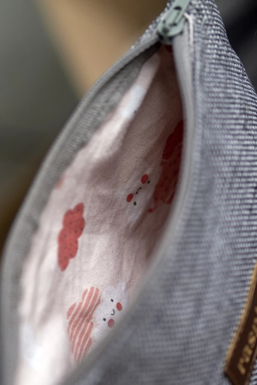 Kosmetyczka MIDI w kolorze szarym