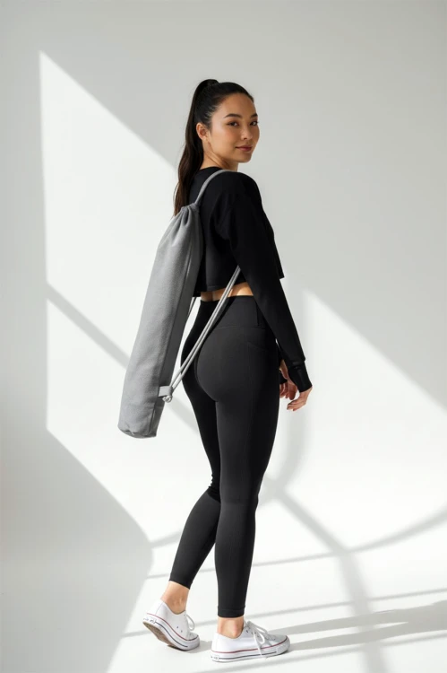 Szary pokrowiec na matę do jogi