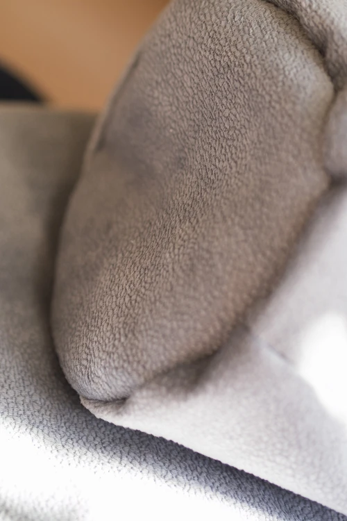 Szary pokrowiec na matę do jogi