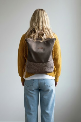 Szary plecak kurierski z suwakiem