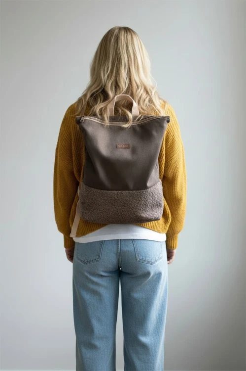 Szary plecak kurierski z suwakiem