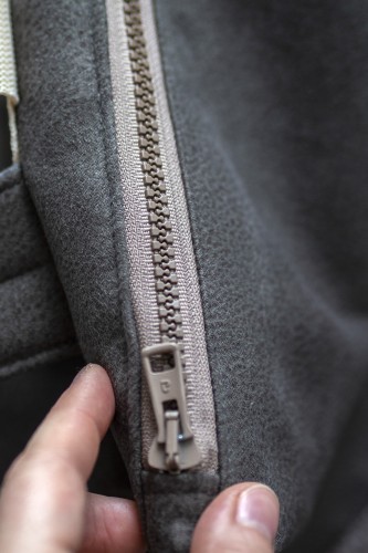 Szary plecak kurierski z suwakiem